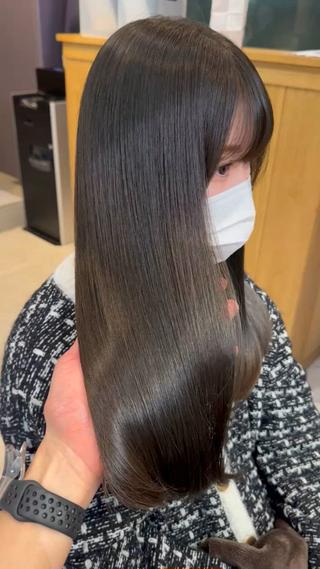 【アイドルストレートとは】
縮毛矯正のように硬くならず、アイドルの方のような柔らかく自然な仕上がりになるストレートになります

クセやパヤパヤ、膨らみが気になる方はぜひ一度かけてみてください！

さらさらツヤツヤになります 