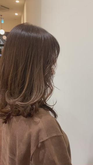 くびれ外ハネスタイル 