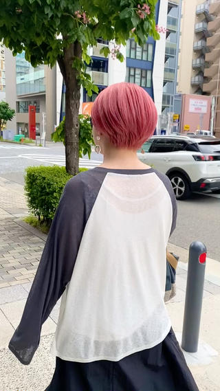 春色のチェリーピンク
動画の方はブリーチ2回です！
ブリーチ1回でできる場合もございます。
ご相談ください！ 