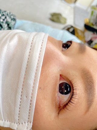 根元からぱっちり上向きカール美しい 