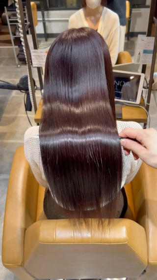 このクーポンは
根本的から髪質変えていきたい方におすすめ

カラー.縮毛矯正で負担かかった髪の毛のみ、適用です
アルカリに傾いた髪の毛を酸性のトリートメントで
健康毛に近づける効果があります

※他サロンと薬が違い、オリジナルの薬剤でやっていく為、
絶対失敗しない髪質改善トリートメントとなっております 