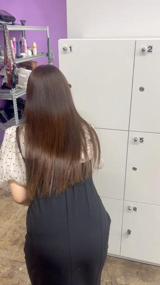 髪質改善トリートメント
カラーやパーマなどをしてパサついてきた、ダメージが気になる方は一度してみてください
熱に反応してサラサラになるトリートメントなので、毎日アイロンされる方にはとてもおすすめになってます
艶も出てとてもサラサラになります！
今はモデル募集になるので半額でさせていただいてます！ 