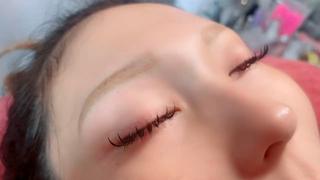 ボリュームラッシュで束感仕上げ 