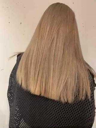 このカラーはブリーチ2回以上必要になります。 