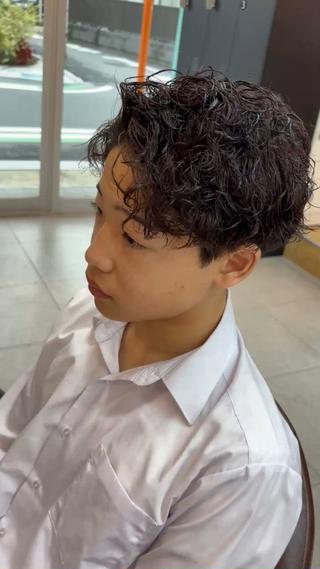 ショート ブリーチカラー🌈 嘉名 真樹のヘアスタイル