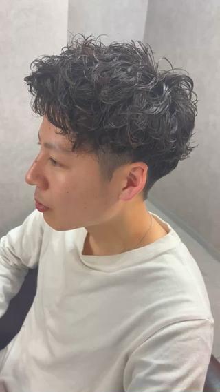 ショート ブリーチカラー🌈 嘉名 真樹のヘアスタイル