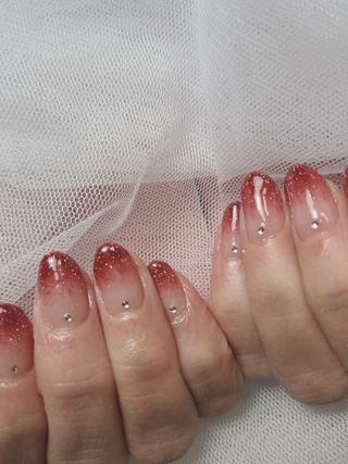#ジェルネイル#フラッシュ#グラデーション#ラインストーン#キラキラ#冬ネイル#赤#キレイめ#可愛い#シンプル#大人 