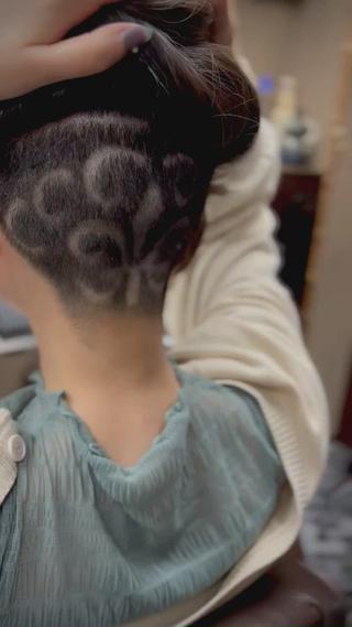 ご観覧頂きありがとうございます♪ #原宿美容室#派手髪#ハイトーンカラー#ブリーチカラー#メンズカット#ショートヘア#パーマ#インナーカラー#イルミナカラー#ハイライト#バレイヤージュ#ダブルカラー#ブリーチ#ケアブリーチ#白髪染め#縮毛矯正#スパイラルパーマ#刈り上げ女子#バリアート#ラインアート#ホワイトヘア#ホワイトブリーチ#マニックパニック#バーバーヘア#ウルフカット#マッシュウルフ#マッシュ 