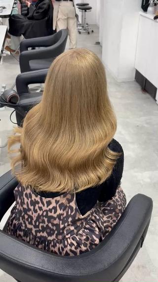 ロング Wカラー/暖色/べ ージュりく©︎🐝のヘアスタイル