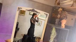 ブルーのインナーも隠れてます 