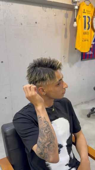 メンズハイライトに骨格矯正カット
これが似合わない人いないです 