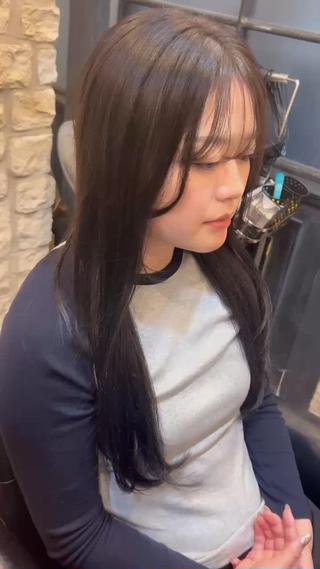 ASH GREIGE

黒くなりすぎない透明感のあるアッシュグレージュです♪
アッシュ系カラーなので赤みも抑えてくれます

3年ぶりに前髪を作ったお客様
薄め･長めにカットしているので元に戻しやすい状態です♪

作るか悩んでいる方や似合うか不安な方、ぜひお任せ下さい 