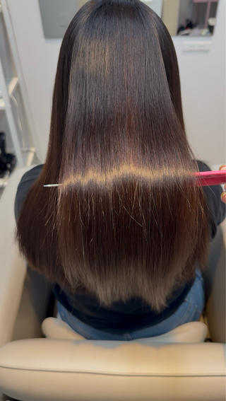 ◎加工無し ◎乾かしただけ ◎仕上げのアイロン・ブロー無し ◎スタイリング剤無し
お家でも乾かすだけでこの艶感出せます！
#千葉美容室 #完全個室マンツーマンサロン #髪質改善ストレート #美髪矯正 #縮毛矯正 