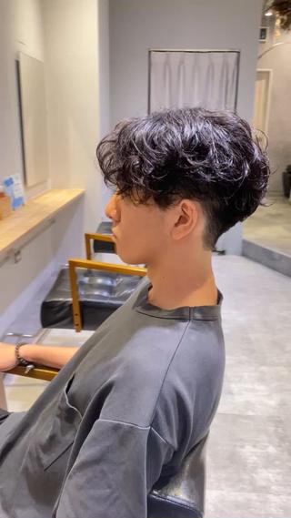 センターパート×シャドウパーマ 