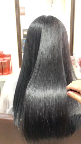 SNS、TVやインフルエンサー等で超話題の【髪質改善トリートメント】水素トリートメント

髪の中に水素を発生させて、艶々のサラサラ仕上げ
繰り返すほどに効果が上がる

特に【3回は継続】する事をオススメします！

本当に見た目も手触りも変わります！ 