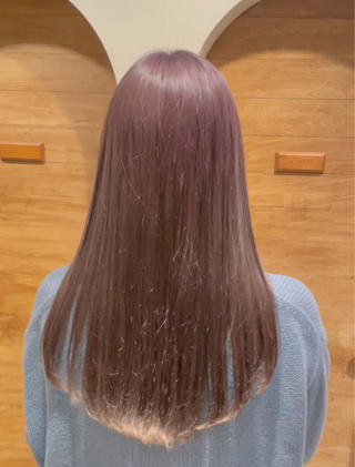  ペールラベンダー 

ピンクとラベンダーを混ぜた薄めのペールカラー！
大人気のこのカラーは、ブリーチ3回〜綺麗に入れること可能です

色落ちも綺麗なので、薄めの暖色系にしたい方はピンクや赤みのあるラベンダーで調整してみてはいかがでしょうか 