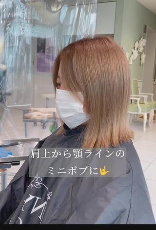 タッセルボブでスタイル全体をタイトに！
カラーは透け感と艶のあるダークグレージュ。
ブリーチで染めるカラーは透明感も良くて、色落ちも
抜群に可愛いです♪ 