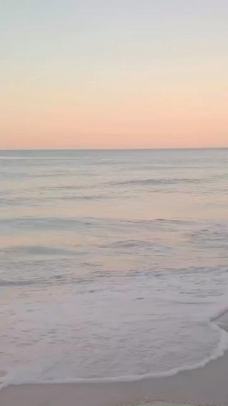 シータ波ヘッドマッサージは、本当に気持ちがいいヘッドマッサージセラピーです。
独自のタッチで脳をシータ波に導きます。

シータ波になることで、右脳優先となり、ストレスフルな現代から脳に休息を与えます。

不眠症や、考えすぎてしまう方、イライラが治らない方、不安になってしまう方など、精神的な効果はもちろん、腸の活性化や、食欲抑制効果、などなど、たくさんの効果が期待できます。

まどろみ状態で極上の癒しをぜひ一度ご体験ください。 