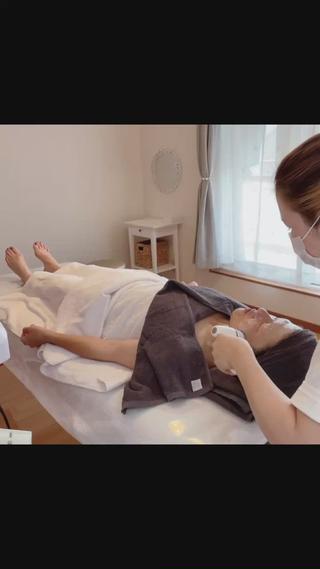 初めは洗顔器で保湿しながら
毛穴の汚れを落とします！！
同時にお肌にハリ、弾力を
与えてくれます♬ 