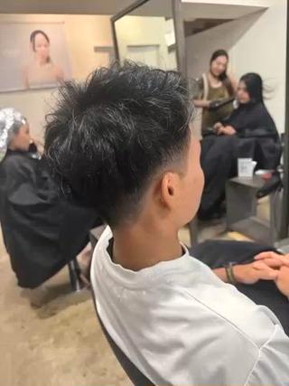 短すぎないグラデーションの刈り上げスタイル 