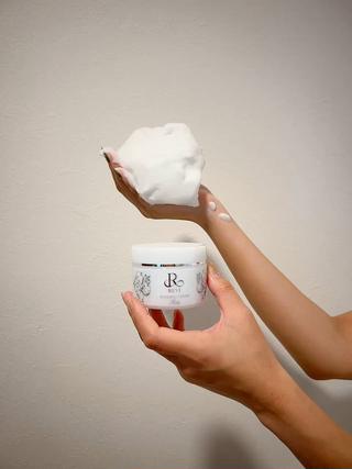 濃密泡で洗顔いたします 