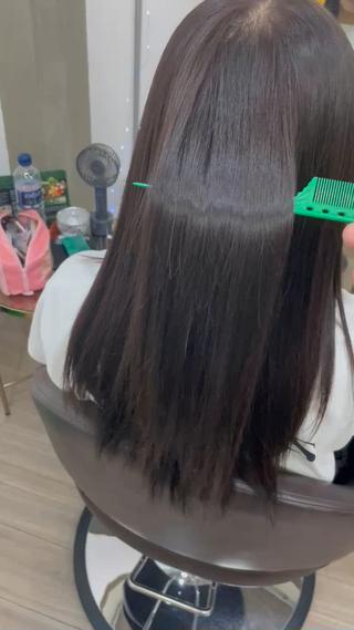 乾かすだけで艶々ストレートになる、新しい縮毛矯正です。
一度体験するとやめられない！今だけアプリ限定
ロング+2200 