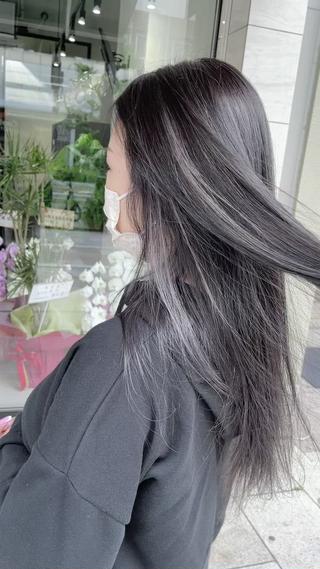 コントラストグレージュハイライト♪ 
ケアブリーチ2回にアディクシーカラー♪
¥16800〜 