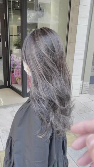 透け感コントラストハイライト！

ケアブリーチ2回でアディクシーカラー 