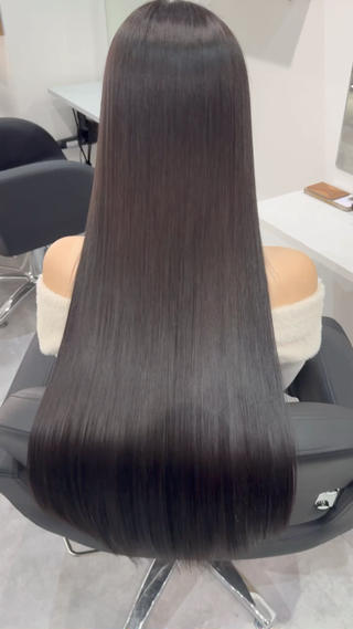 美髪矯正をし、月に一度りんご幹細胞トリートメントをされてるお客様
美髪矯正で癖を伸ばし、パヤ毛を押さえ、手触りを滑らかにし、
りんご幹細胞トリートメントで細胞を活性化、脂質補給でさらなる艶髪へ
ご質問等ございましたらお気軽にご連絡下さい