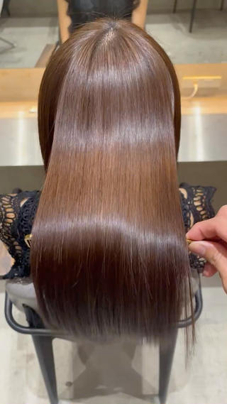 「乾かすだけで、サロン帰りの仕上がり。」
ブローやアイロンをしなくても、美容室で仕上げたようなまとまり感を再現。日常の時短につながります。 