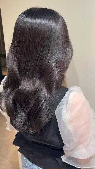 つやつやグレージュ


暗髪なのに透け感があり重たくない印象に 