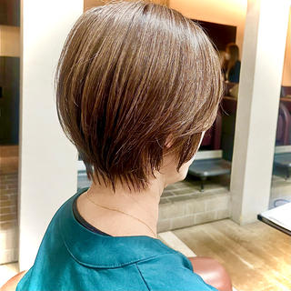 ショート カラー クローバー八木店所属・白髪ぼかし/ショート 福原ないとのヘアスタイル