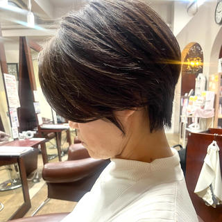 ショート カラー クローバー八木店所属・白髪ぼかし/ショート 福原ないとのヘアスタイル