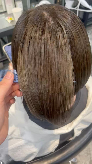 今流行りのオリーブ系カラー.ᐟ‪‪.ᐟ
暗すぎず明るすぎず人気のカラーです♡ 