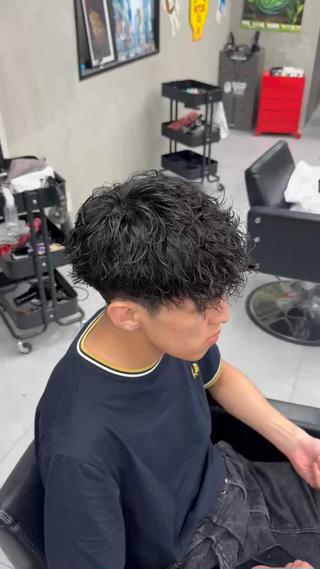 ミディアム パーマ メンズ Buzzy 大畠　慎三郎のヘアスタイル