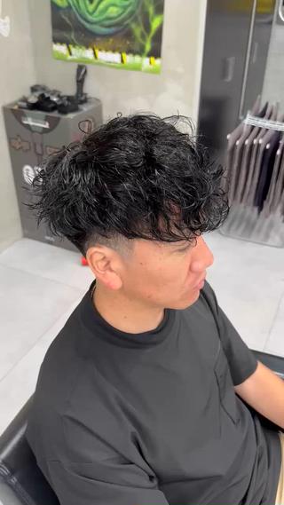 ミディアム パーマ メンズ Buzzy 大畠　慎三郎のヘアスタイル