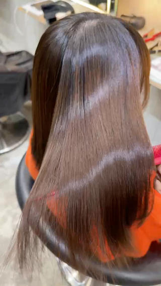 僕の造るスタイルは、骨格とのバランス、ご自身でするスタイリングの再現性、周りからの見られ方、伸びてきたときの扱い易さ、全てを計算して、拘りを持って施術をしています。
美容室難民の方、美容室選びを失敗したくない方、まずは一度、僕にお任せ下さい

縮毛矯正 髪質改善 髪質改善トリートメント 酸熱トリートメント 絹髪 