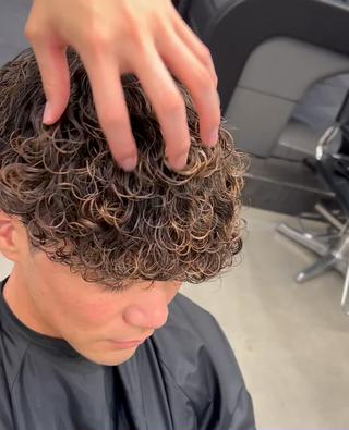 タオルドライでこの仕上がり！


綺麗なプードルパーマ作ります 