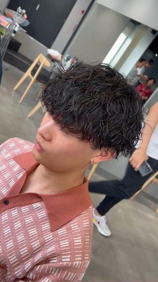 簡単にカッコよく決まる波巻きパーマ

綺麗な波巻きお任せ下さい 