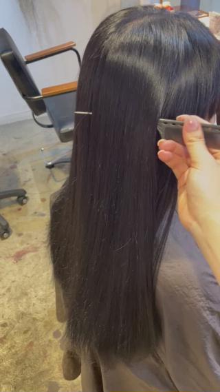 縮毛矯正とカラーの組み合わせはダメージを考慮し暗めカラーのみお受けしております。 