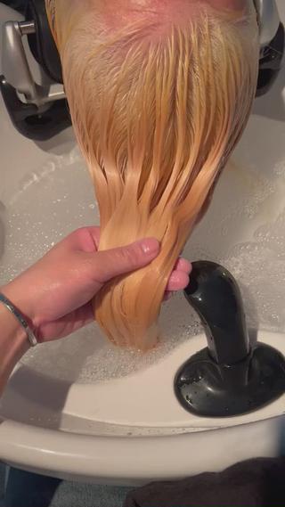 ブロンドカラー 