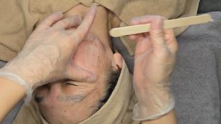 当サロンのフェイシャルワックスは、お肌への負担や痛みが最小限になるように細かく丁寧にはがします。 