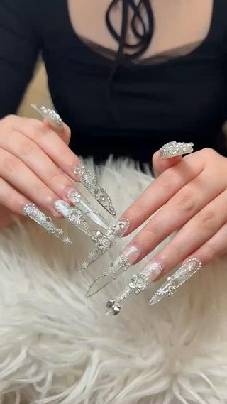 ネイル ゴテゴテ ネイルのネイルデザイン