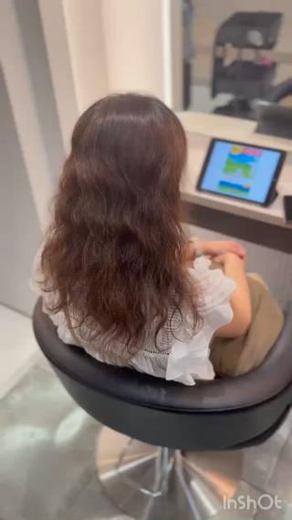 ここまで変わっちゃいます
乾かすだけで毎日サラ艶です
是非ご相談ください！！ 