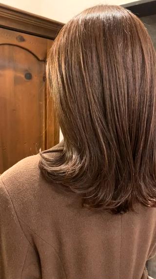 ブリーチなしでできるカラー材で1番明るいお薬を使用したカラーです
明るくすることが優先か、赤みを消すことが優先か、細かくカウンセリングをしてできるだけお客様のご希望に沿ったカラーを提案しております◯

こちらのお客様は縮毛矯正の履歴がありますが、明るい色を続けてこられているため ここまで明るくなっております
縮毛矯正の履歴がある方は明るくなりづらいので、今後のカラーの予定を一緒に相談していきましょう 