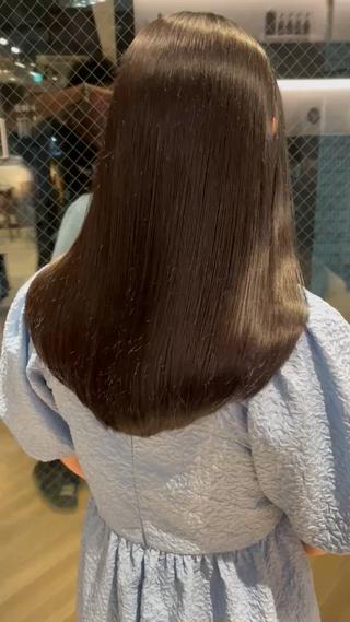 セミロング backstage青山店所属・山中 あるのヘアスタイル