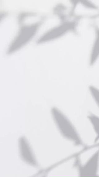 施術ビフォーアフターです。
浮腫が取れてスッキリとしたラインになります。 