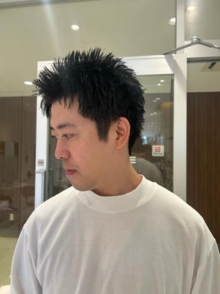 ばっさりスパイキーショート
パーマをかけずともカットと乾かし方一つで
こんなにボリュームが出て立ち上がります！

セットの仕方も解説させて頂くので次の日から自分で簡単にセットができる様になります 