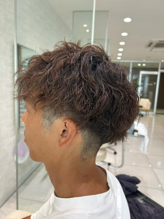 ツイスト感強めのツイストスパイラル
濡らして乾かすだけでも動きが出てくれるので
朝のセット時間の大幅短縮になります！
この夏イメチェンしたい方は是非 