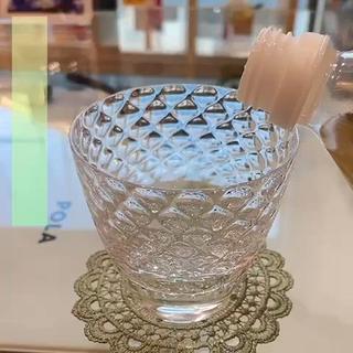 暑中お見舞い申し上げます

茹だるような暑さ…
日々おつかれさまです
肌も体もご自愛くださいませ

店内はオアシス
ご来店のお客さまに
「ウルリラ」をご用意しています

夏限定POLAのドリンク「ウルリラ」

𓂅細胞を守る　\ アスパラガスエキス /

𓂅疲労回復の　\ クエン酸 /

𓂅ハイポトニックウォーターなので
　効率よく体内に吸収しやすい優れもの

𓂅よく汗をかく、夏バテしやすい、
　  熱中症予防などに最適

𓂅レモン風味でお子さまにも人気


夏はエステ中 ぐっすり眠られる
お客さまが多いです。
お疲れがたまっているのを感じます。
ぜひ、肌 ･心･体のリラックスに…

ご来店心よりお待ちしています
 